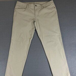 Lululemon Women's Pants Size 36 Classic Capri Pants Tofino Sand Beige